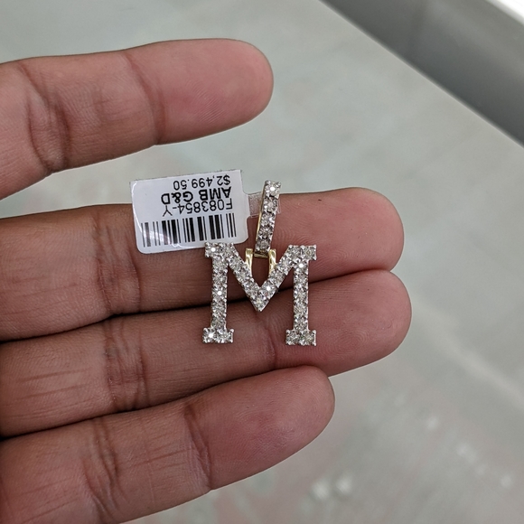 Real Diamond 10kt gold initial M pendant - Picture 8 of 8